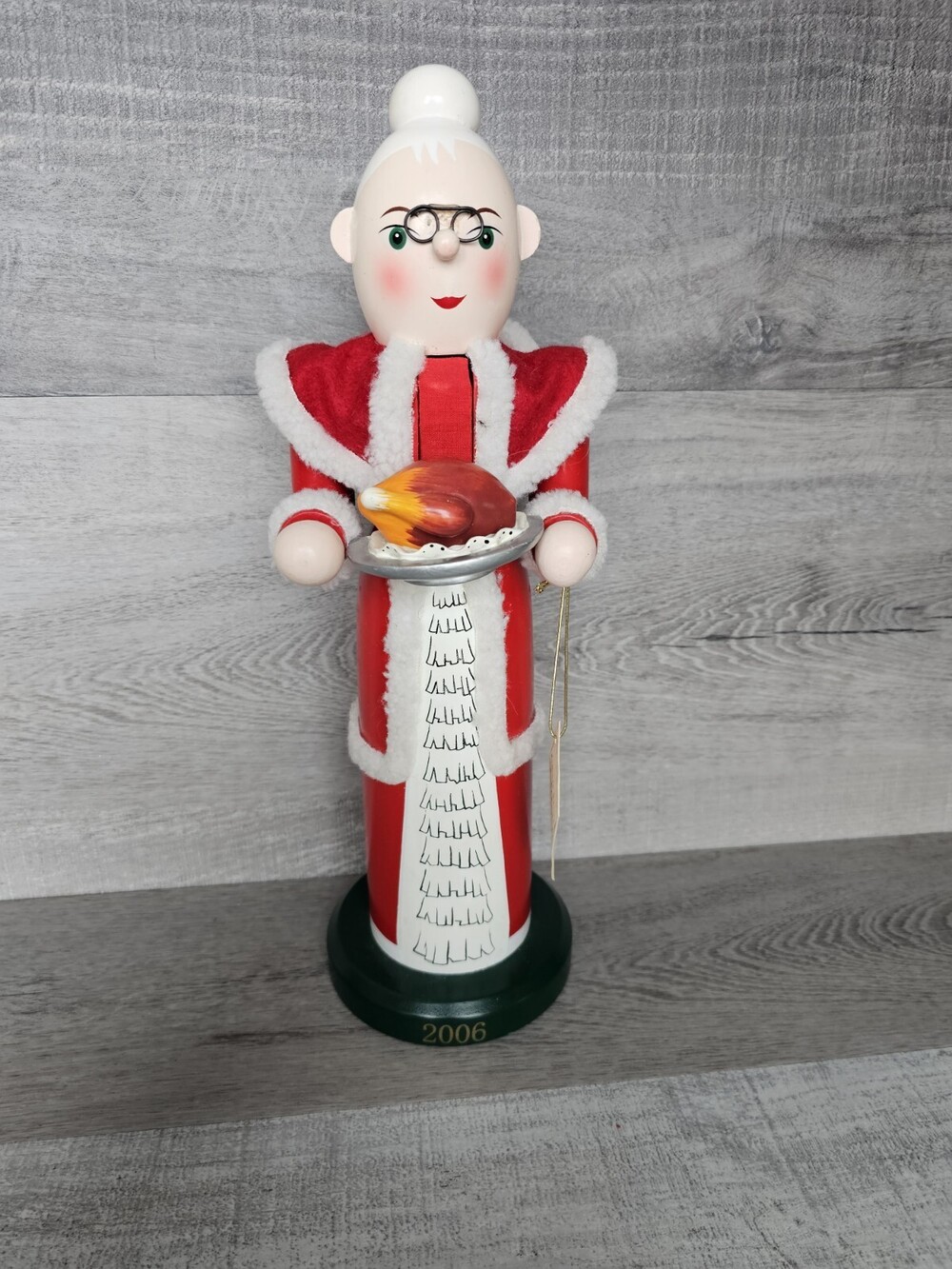 2006 Mrs. Claus Nutcracker Holding Turkey Ltd Edition 3043/8634 Red Wooden